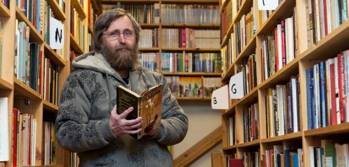 Jan-Erik Stensgård eier antikvariatet Septentria og har bøker for en hver smak til salgs. Foto: Stig-Lennart Sørensen